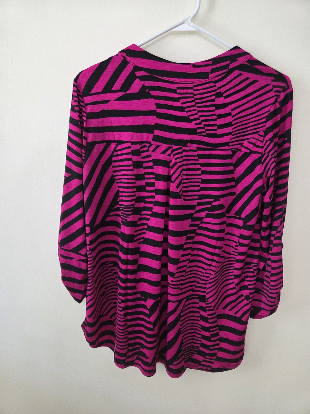 Dear Scarlett "Lizzy" 3/4 sleeve split-neck top -Size Small - Picture 2 of 8